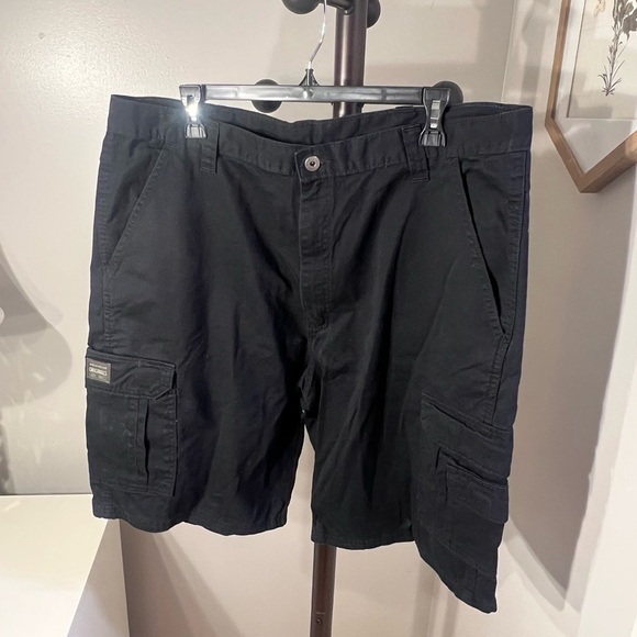 Wrangler Men's Size 38 Cargo Shorts Baggy Black Cotton Casual 9in Inseam - Picture 2 of 5